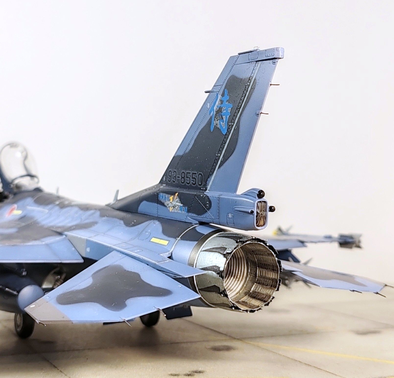 Mitsubishi F-2A © Enrico Bianchi - Click to magnify/shrink Mitsubishi F-2A, Kit Hasegawa, scala 1/48